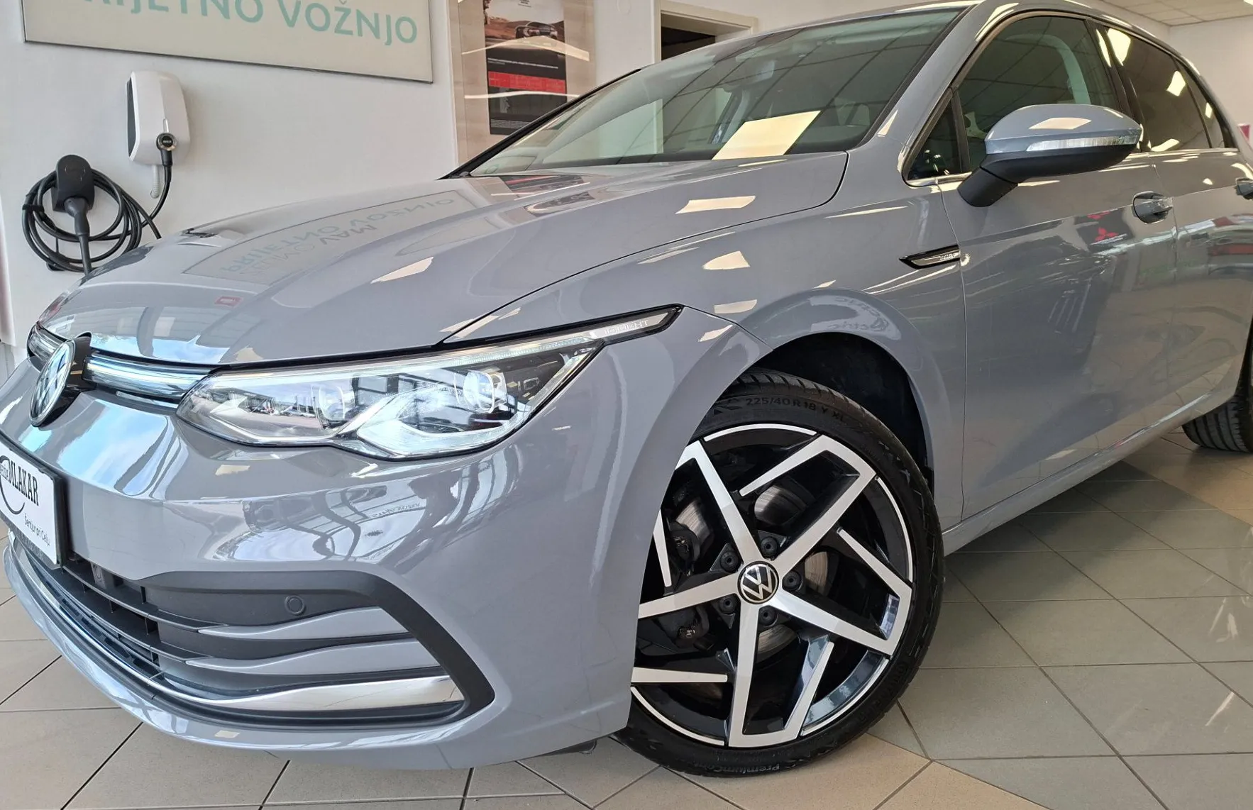 Zunanja slika - Volkswagen Golf - 2.0 TDI BMT Style-SLO-1.LASTNIK-ODLIČEN- - 4