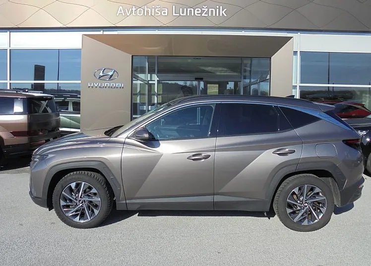 Zunanja slika - Hyundai Tucson - 1.6 T-GDI 150 PREMIUM 2WD°WINTER°1.LASTNIK°SLO°TOP - 5