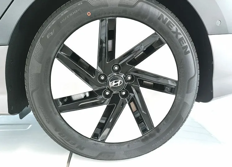 Zunanja slika - Hyundai Ioniq 6 - BEV 77KWH IMPRESSION-MAT-AKT.T.-HEAD UP-V2L-VIDEO - 5