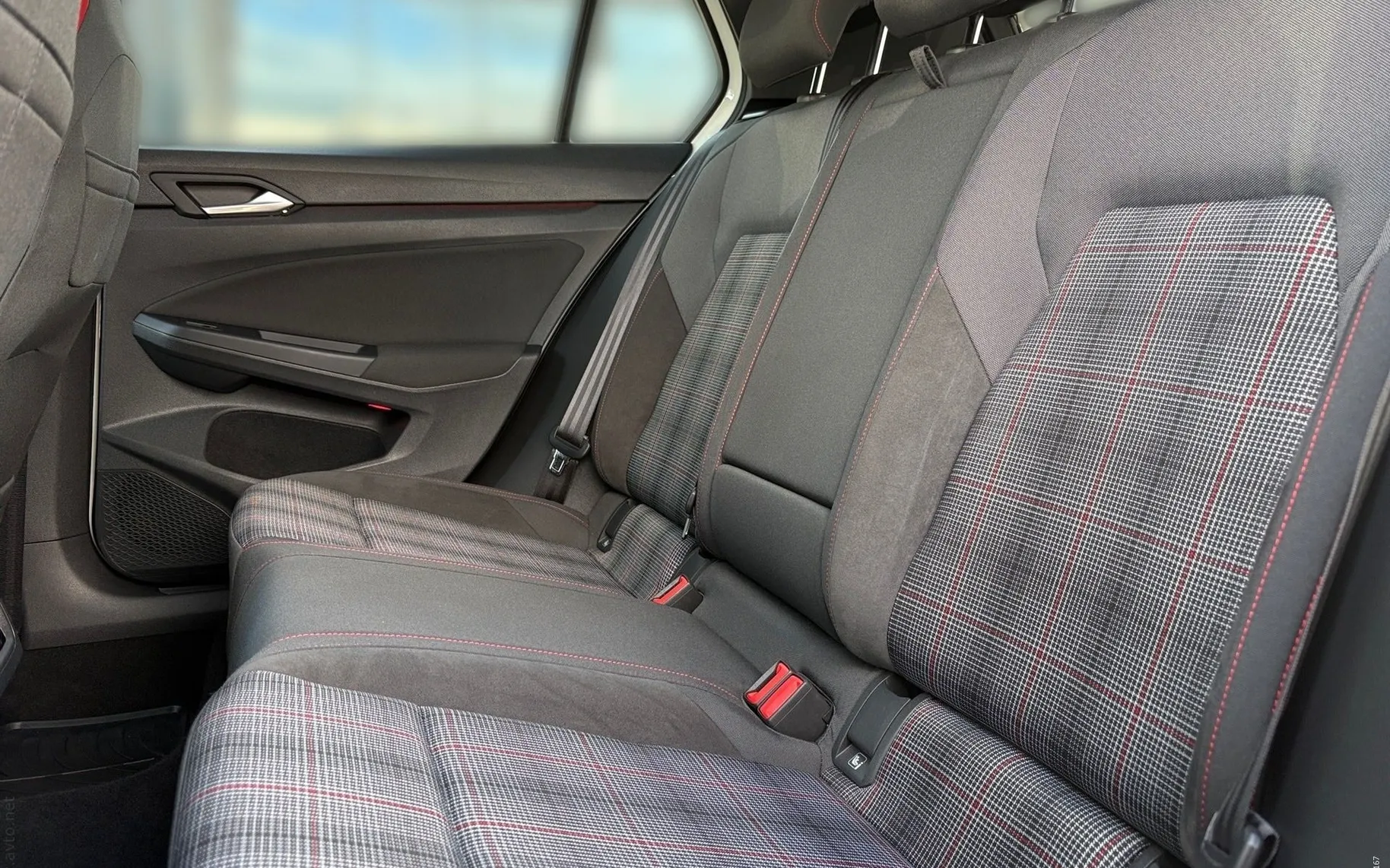 Notranja slika - Volkswagen Golf - 2.0 TSI DSG GTI - 11