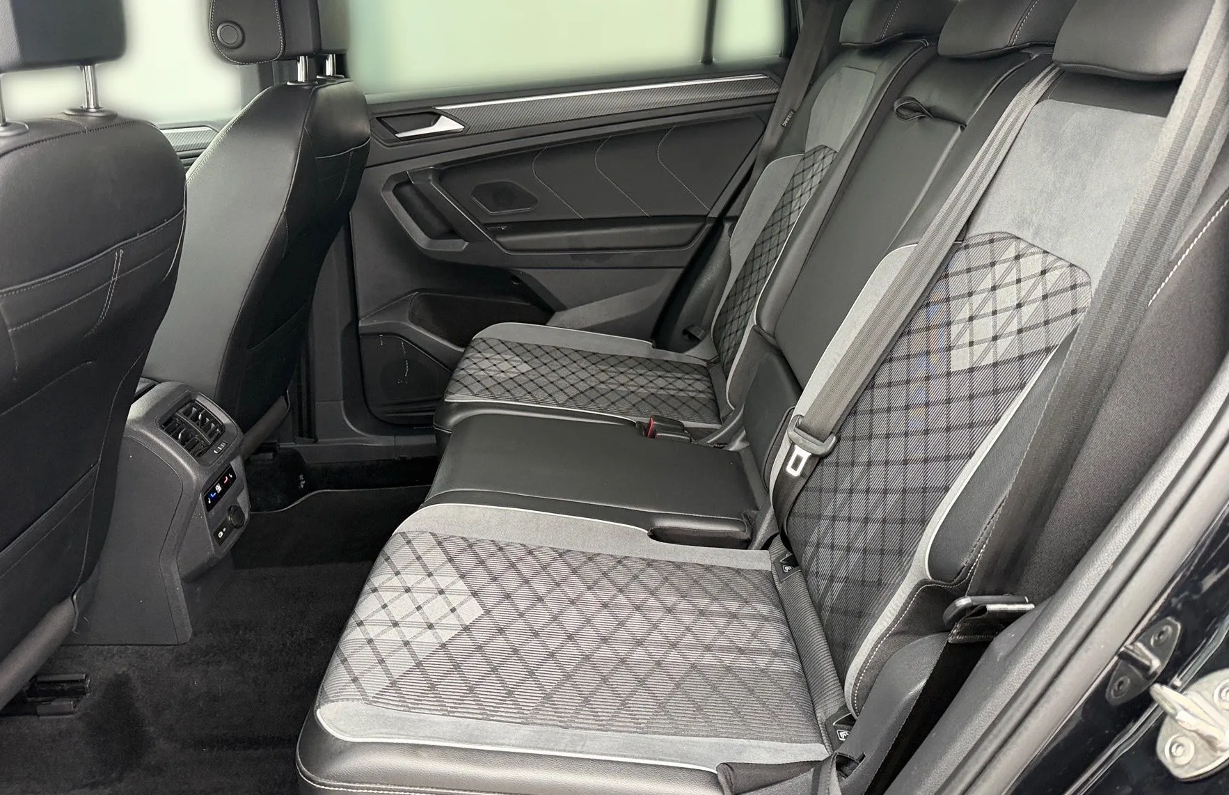 Zunanja slika - VW Tiguan Allspace - 2.0 TDI SCR 4MOTION BMT avt 147kW R-Line... - 11