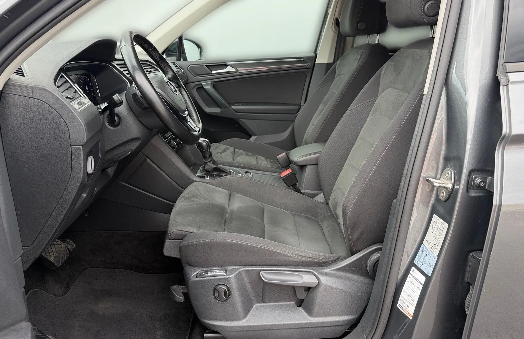 Zunanja slika - VW Tiguan - 4motion 2.0 TDI BMT DSG R-Line-Black Style-WEBASTO - 7