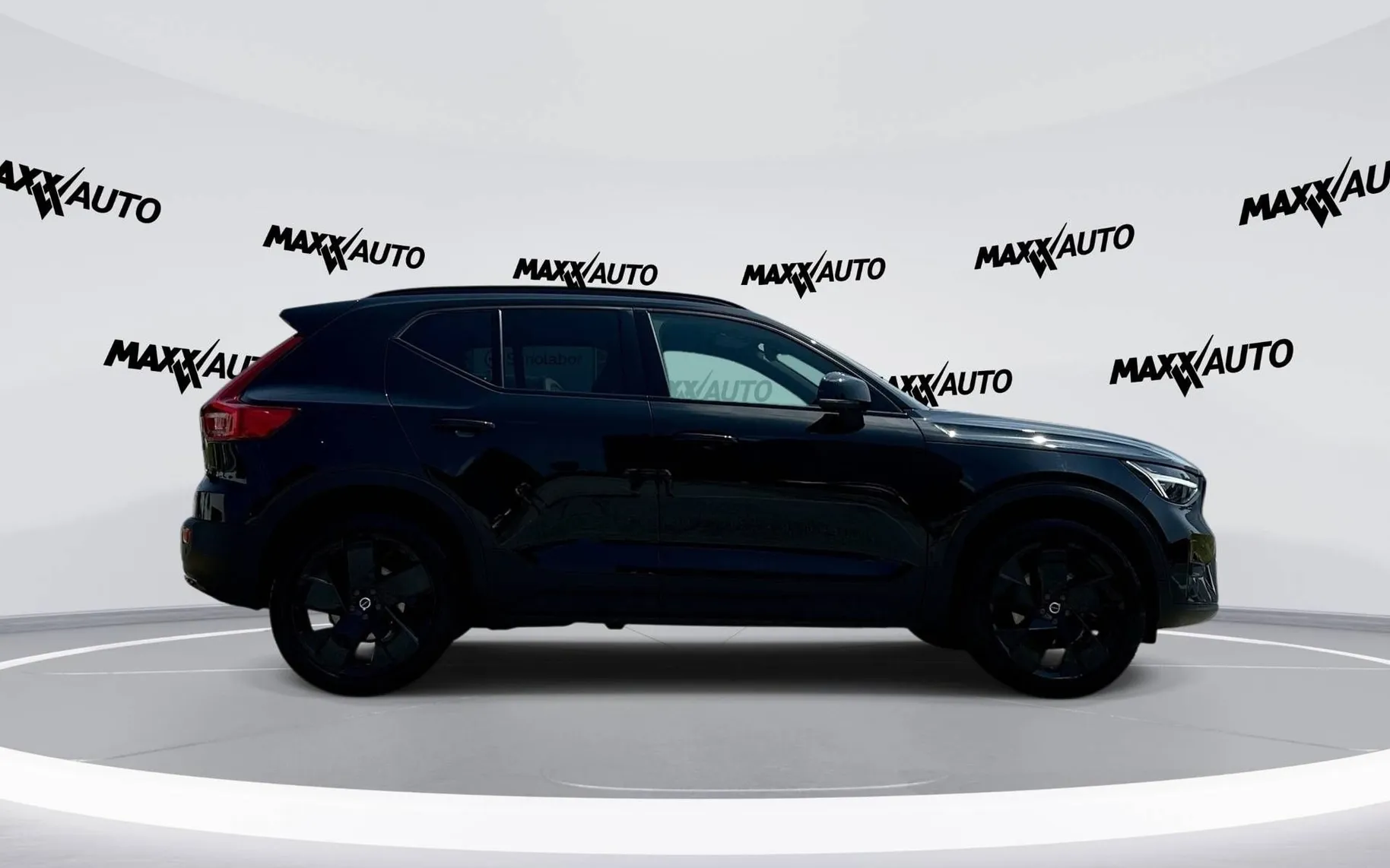 Zunanja slika - Volvo XC40 - B4P Ultra Black Edition Avt. - 4