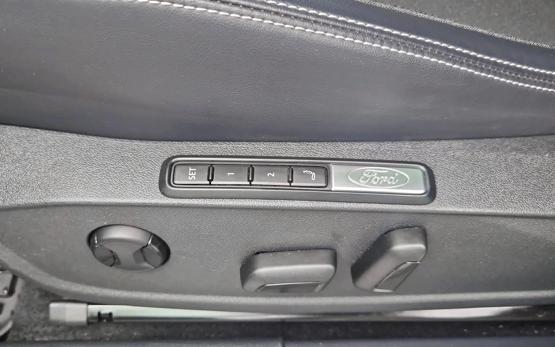 Zunanja slika - Ford Explorer - PREMIUM AWD 340KM PODALJŠAN DOSEG-SLO-PANORAM-360o - 16