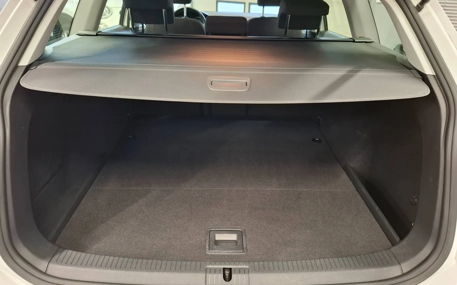Notranja slika - Volkswagen Golf Variant - 1.6 TDI 1 LASTNIK-SLO-ACC-MRTVI KOTI-2X PDC-LED - 7