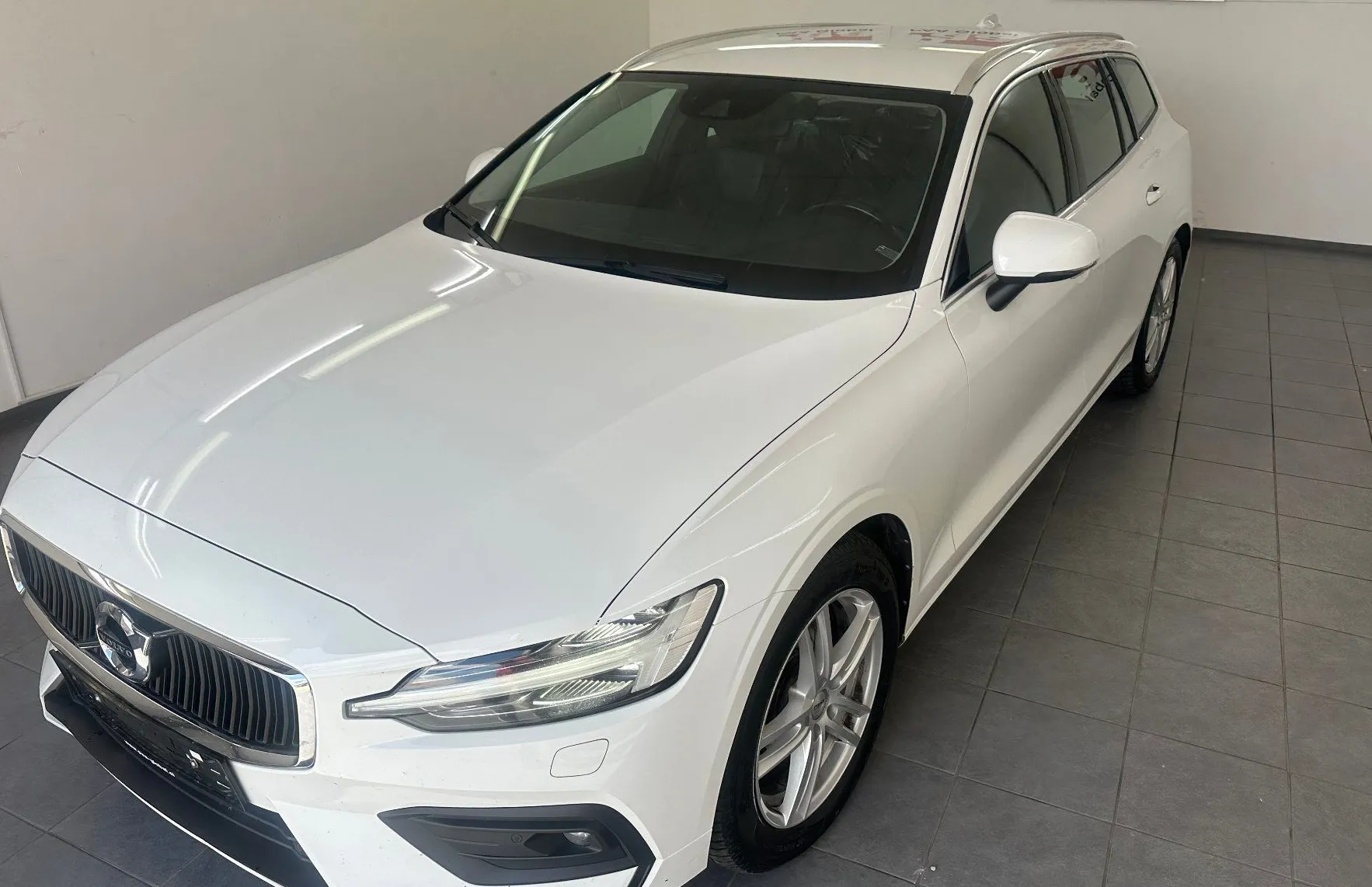 Zunanja slika - Volvo V60 - D3 Momentum Pro Avt+4 ALU.USNJE.NAVI.4X4.TOP - 2