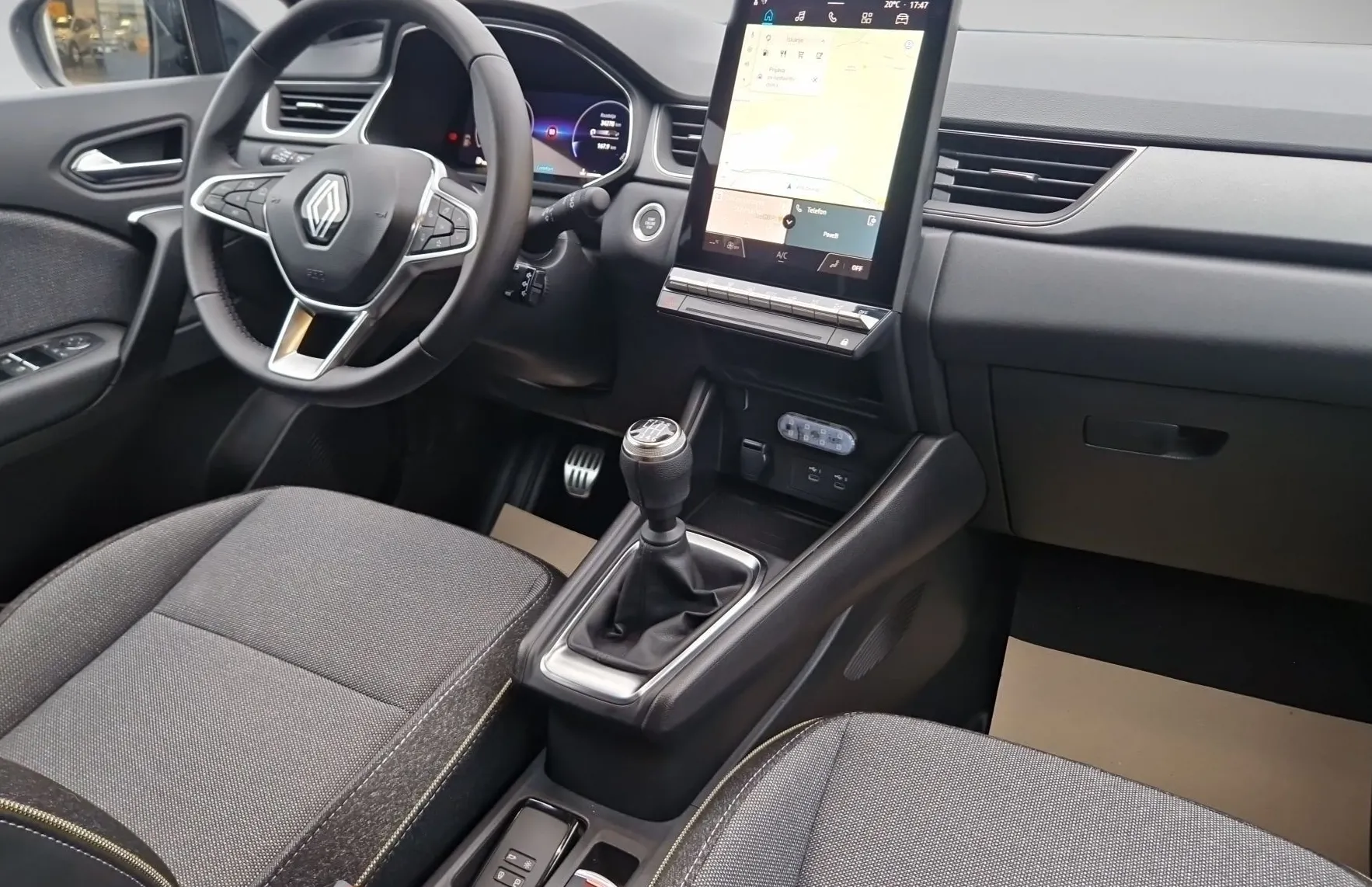 Zunanja slika - Renault Captur - TCe 140 Techno + Webasto - 14