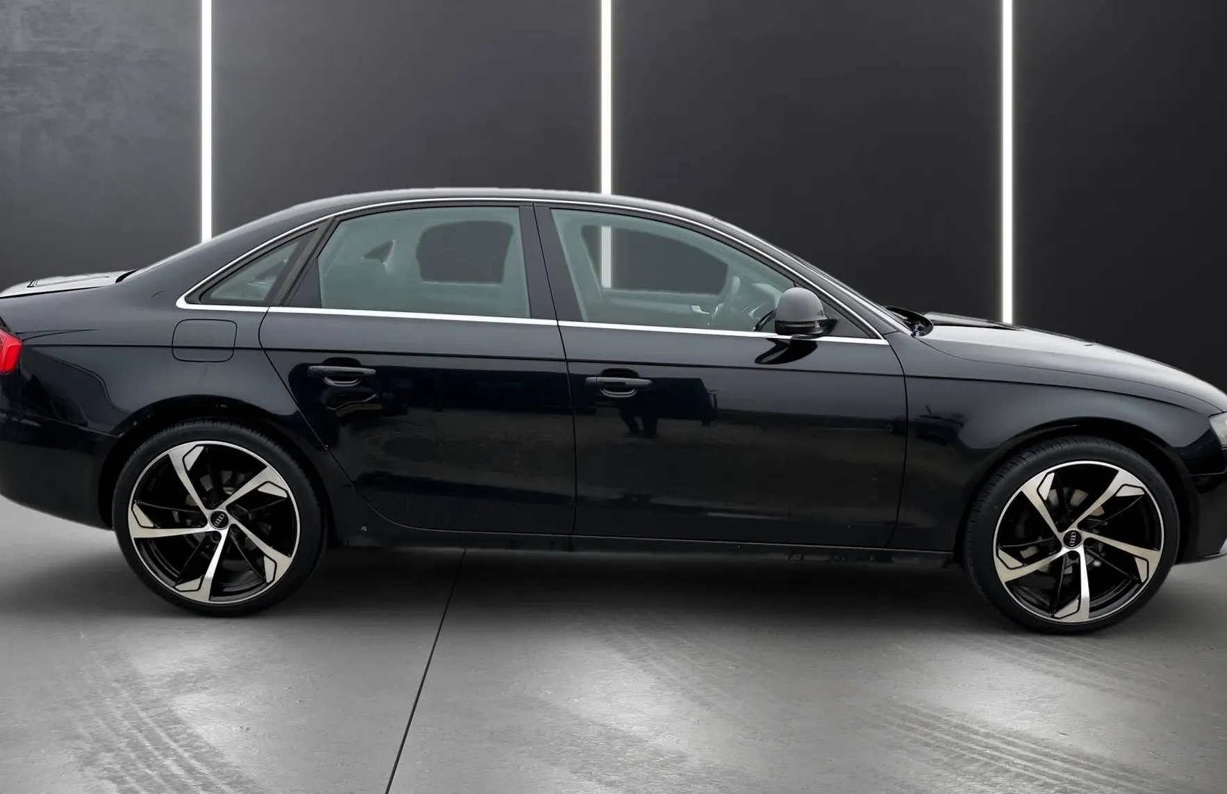 Zunanja slika - Audi A4 - 2.0 TDI SLOVENSKI BI-XENON TEMPOMAT PDC MEGLENKE . - 9