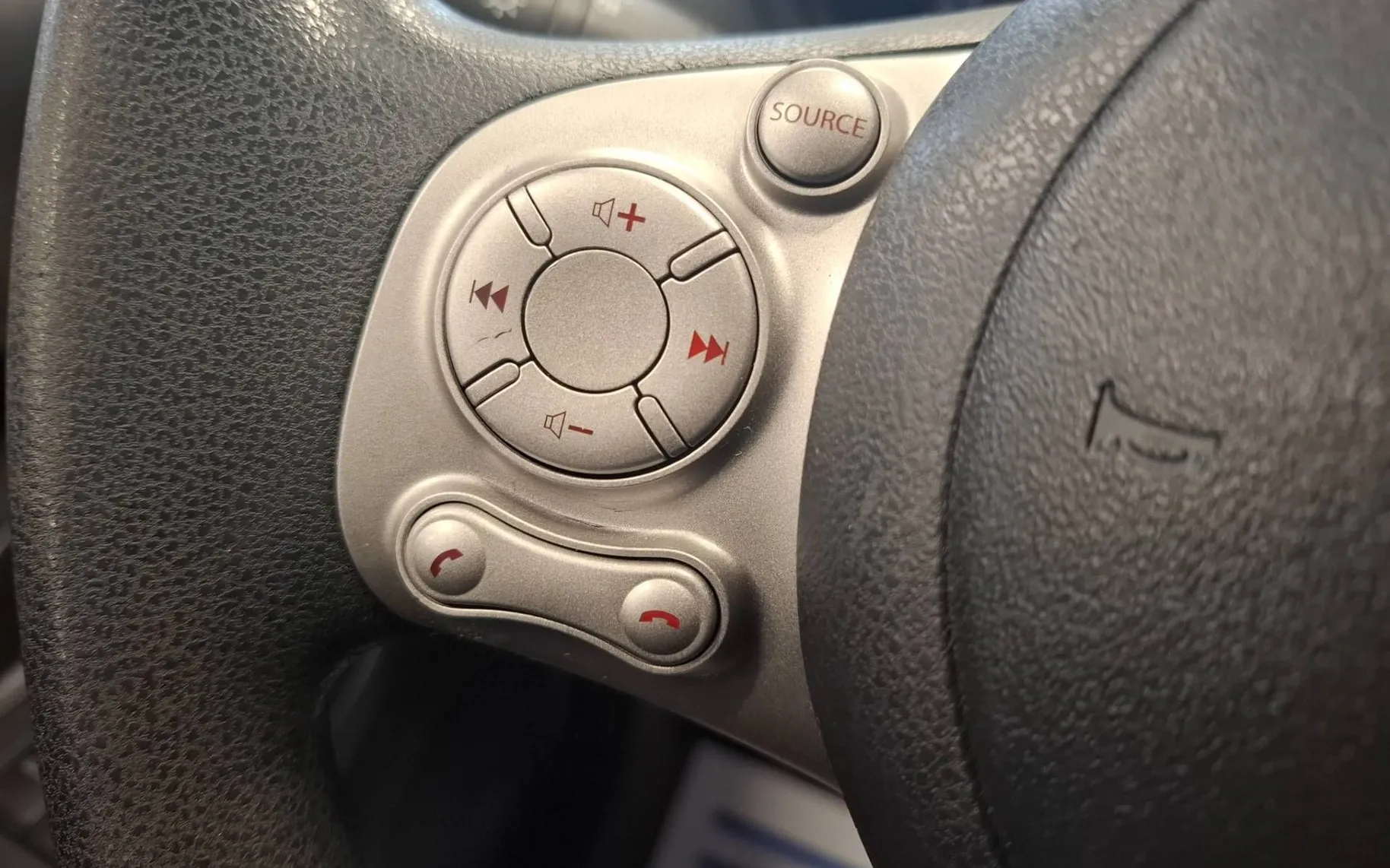 Notranja slika - Nissan Micra - 1.2 Acenta 5 VRAT-KLIMA-SLO-ODLIČNO OHRANJENA - 12
