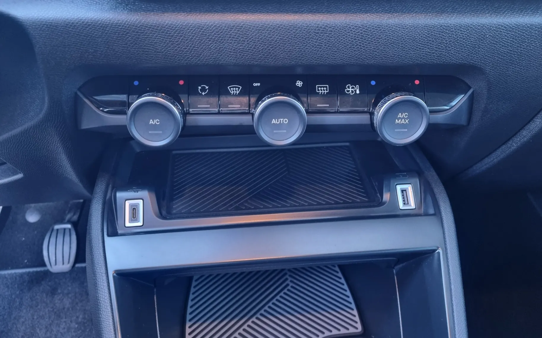 Zunanja slika - Citroën C4 - 1.2 PURETECH - KOT NOV - SAMO 26.488KM - 12