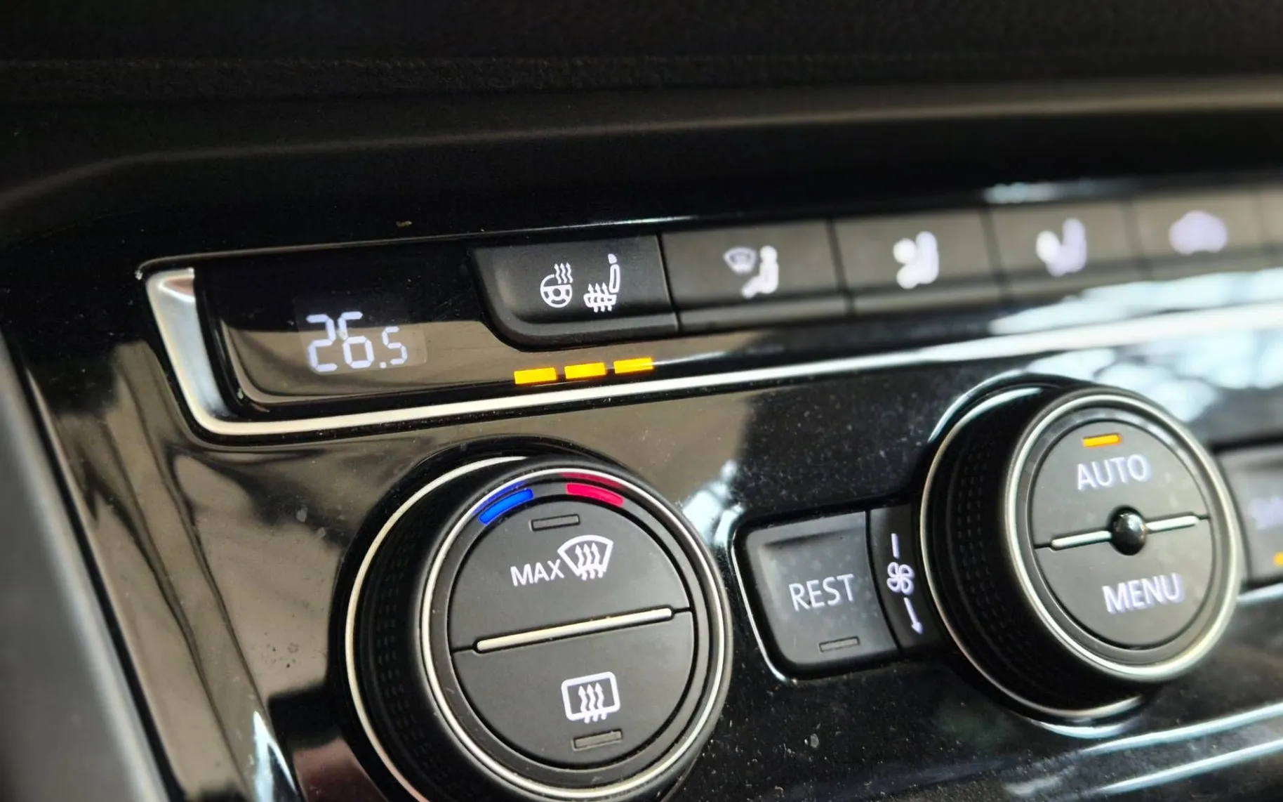 Notranja slika - Volkswagen Touran - 2.0 TDI Highline 150 PANORAMA-LED-KLJUKA... - 11