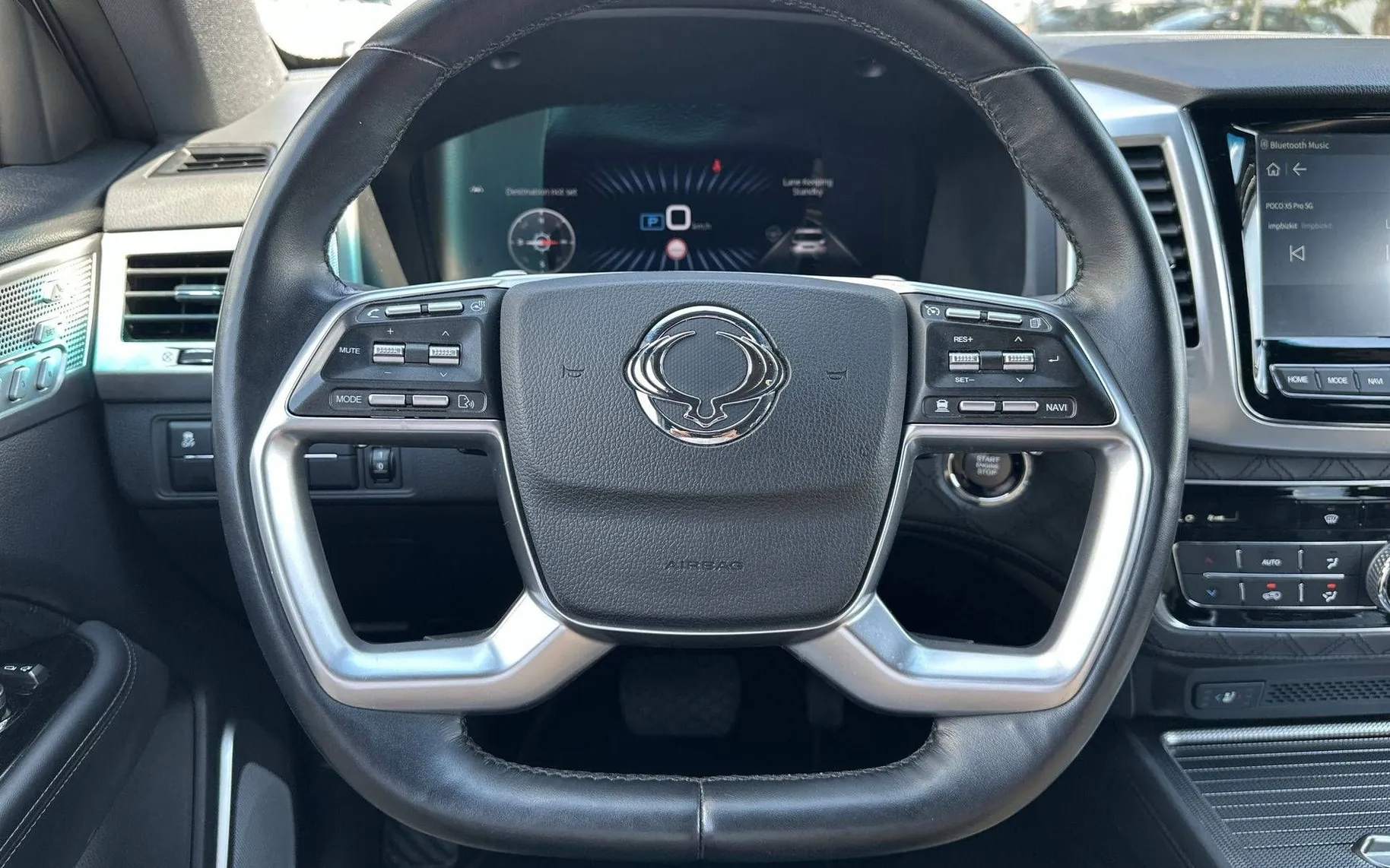Notranja slika - SsangYong Rexton - 2.2 XDi Limited 4WD AT - 14
