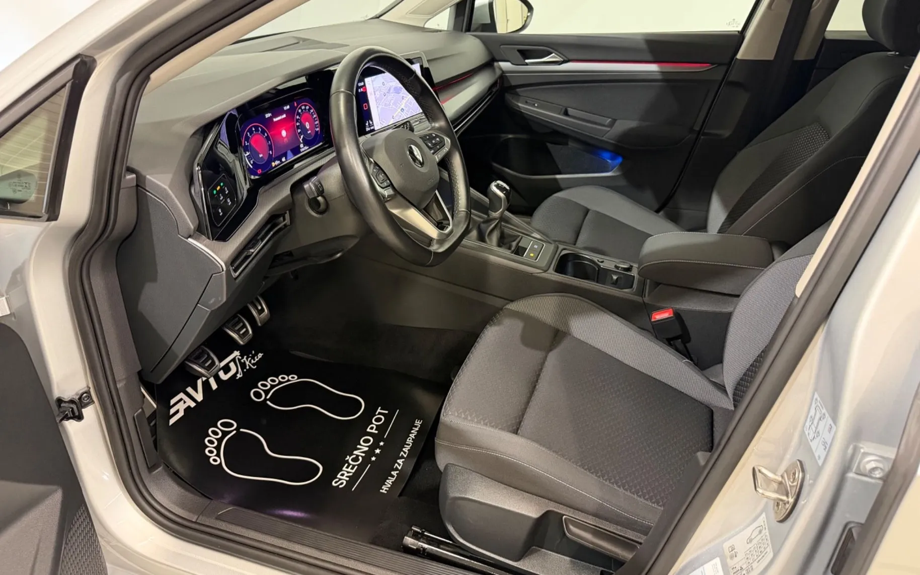 Notranja slika - Volkswagen Golf - 1.5 TSI-VIRTUAL-ACC-KAMERA-NAVI-LED-PDC - 9