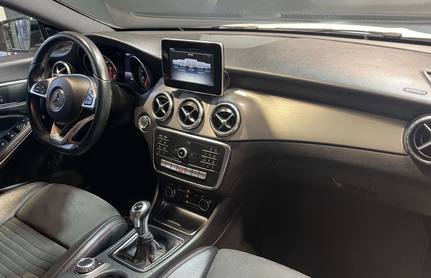 Zunanja slika - Mercedes-Benz CLA-Razred - CLA-180-AMG LINE-TEMPOMAT-KAMERA-2XPDC-ALU-LED - 10