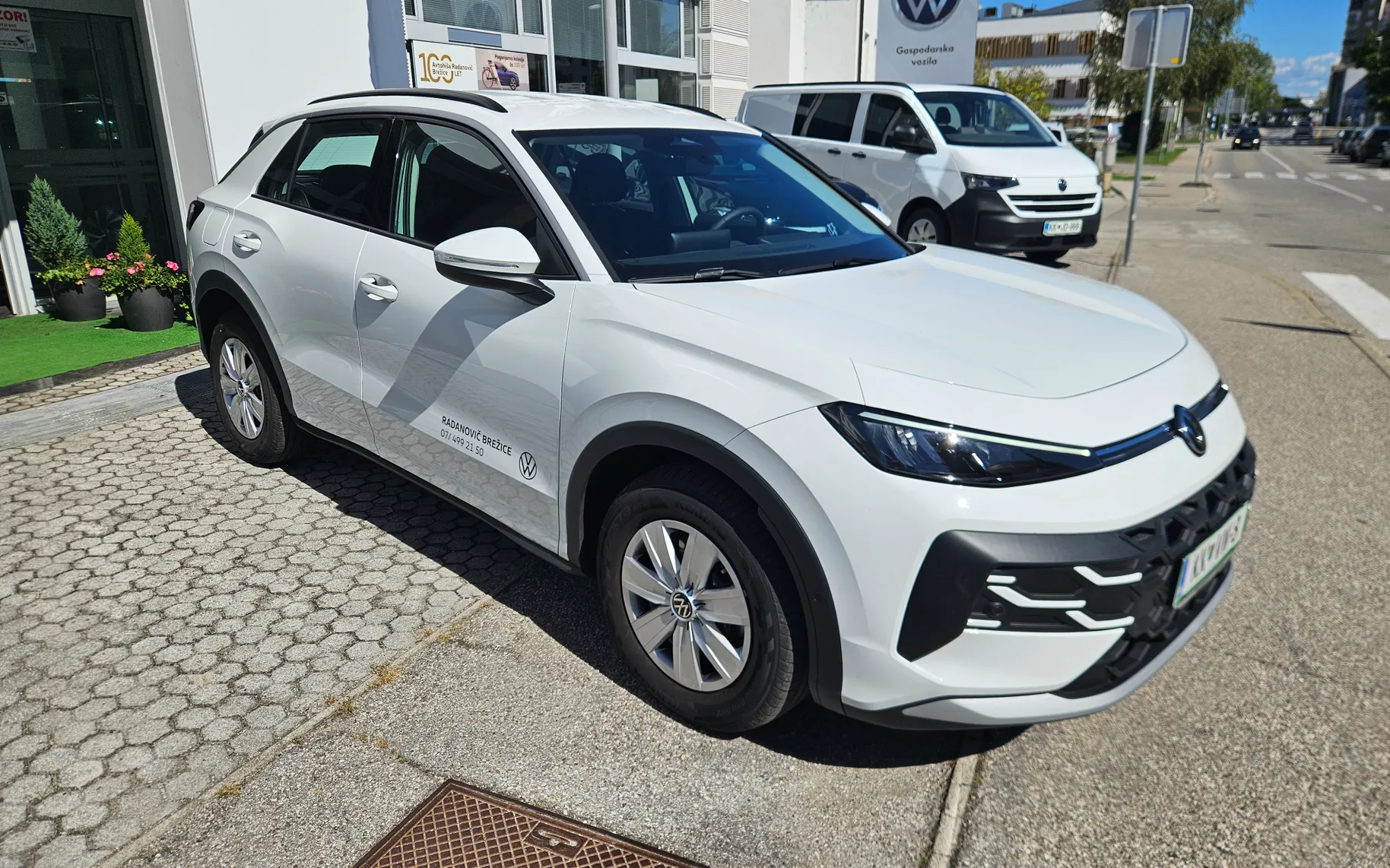 Zunanja slika - Volkswagen T-Roc - 1.5 eTSI Trend DSG - 2