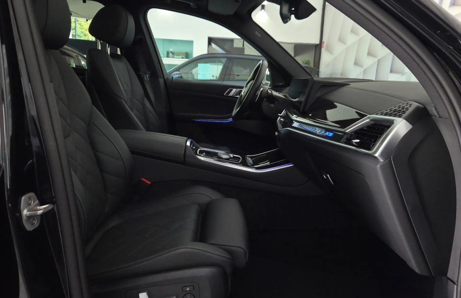 Zunanja slika - BMW X5 - serija : xDrive30d-M.SPORT-KLJUKA-PANO-WEBASTO-KEYLESS - 13
