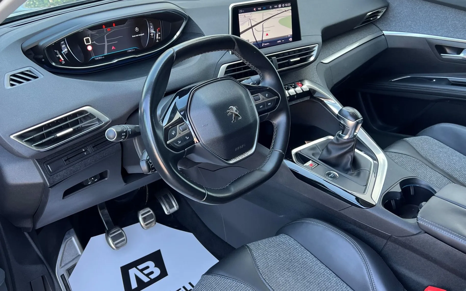Notranja slika - Peugeot 5008 - ALLURE+SLO+FULL LED+ALU+KEYLESS GO+HI-FI - 10
