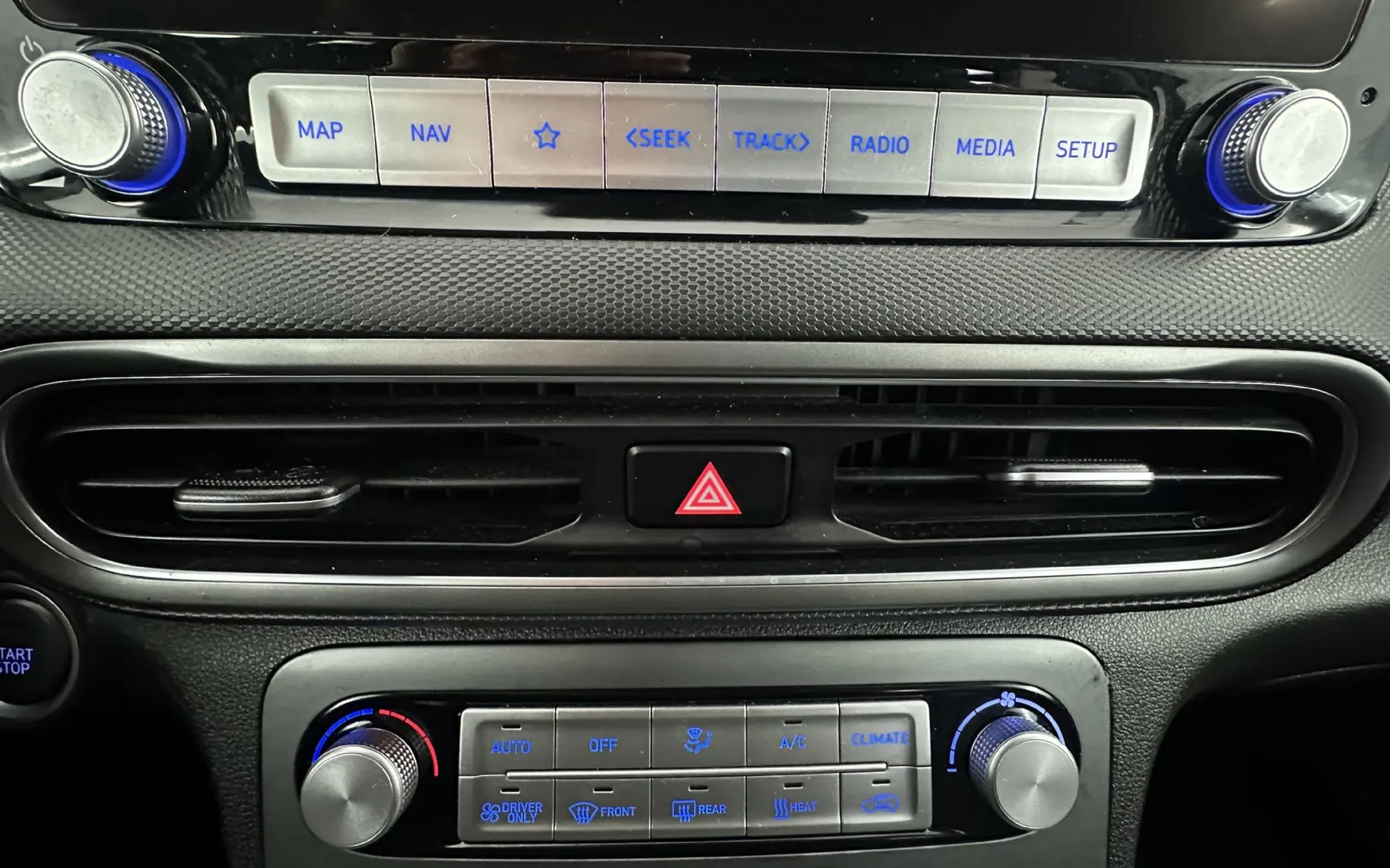 Notranja slika - Hyundai Kona - 64 KWh Style+4ALU.LED.KAMERA.NAVI.ACC.KLJUKA.TOP - 15