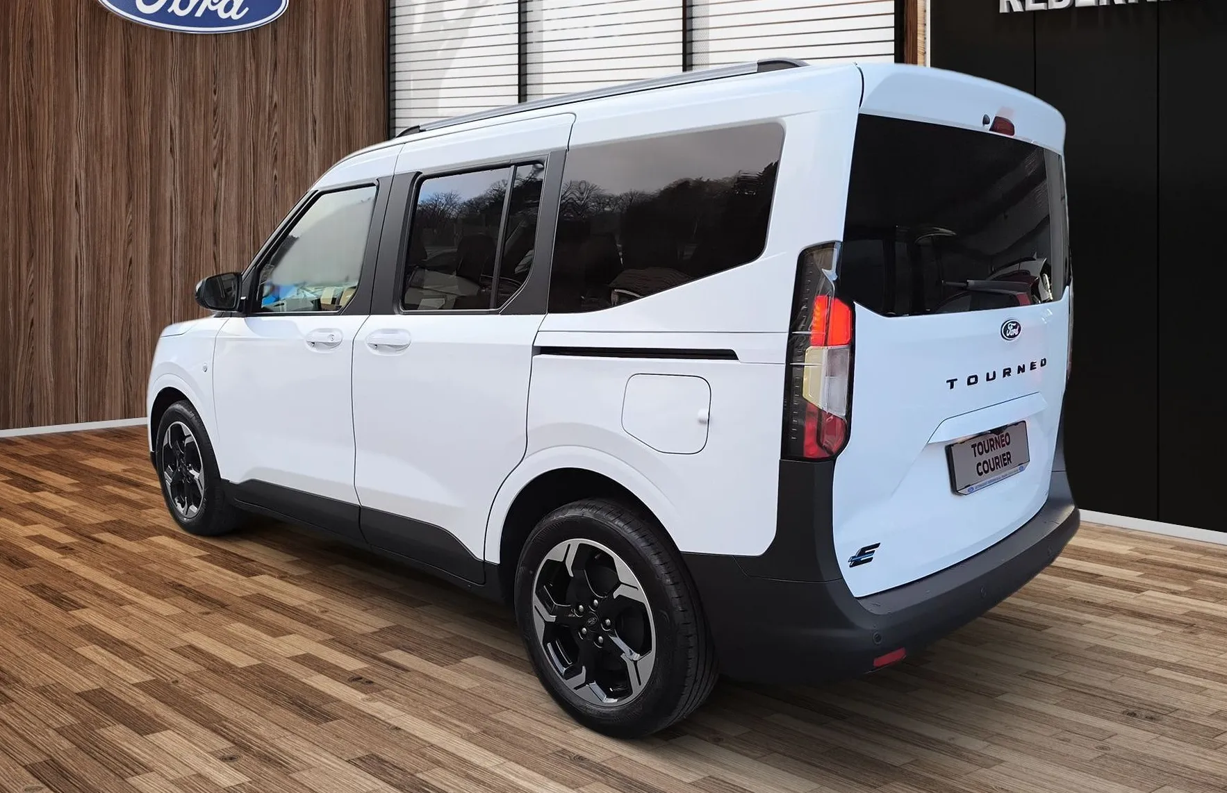 Zunanja slika - Ford Tourneo - Courier E- TITANIUM 136 KM 46kWh - 5