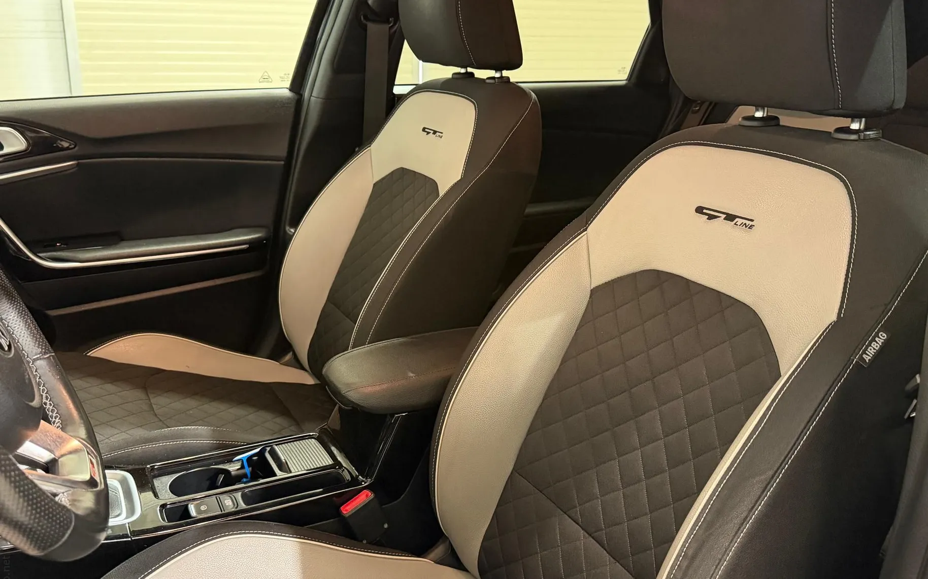 Notranja slika - KIA Proceed - 1.6 CRDi-GT-LINE-ACC-AUT-KAMERA-NAVI-GRETJE SED - 10