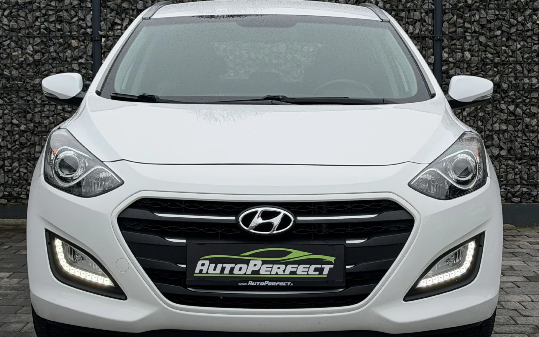 Zunanja slika - Hyundai i30 Wagon - 1.6 CRDI|GR.SED|2CON|TEMPOMAT - 2