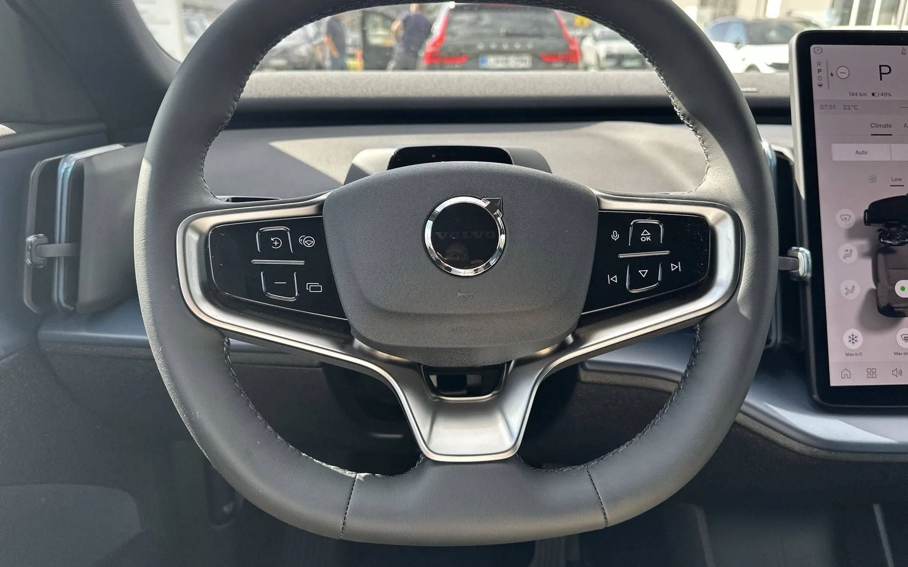 Notranja slika - Volvo EX30 - P5 LONG RANGE PLUS RWD - 14