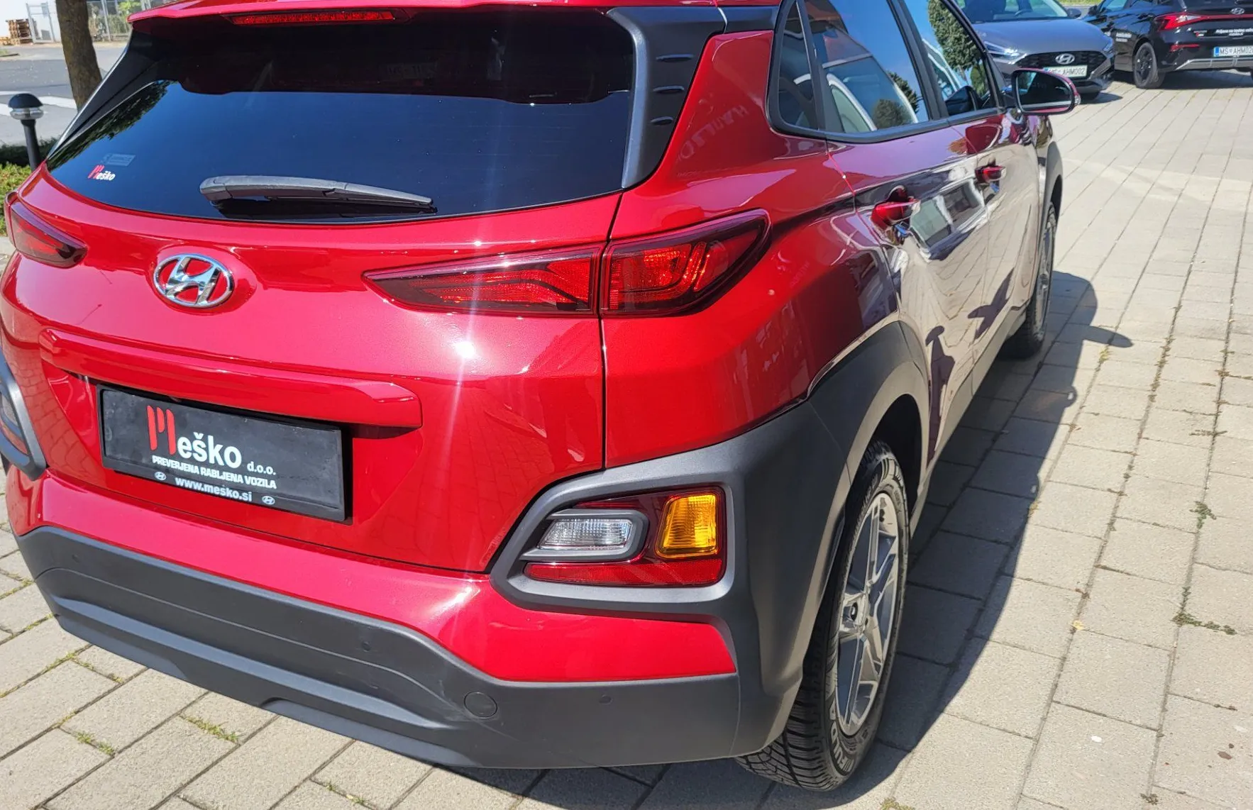 Zunanja slika - Hyundai Kona - 1.0 T-GDI 120 Style slo-1 last-servisiran.acc.pdc. - 7