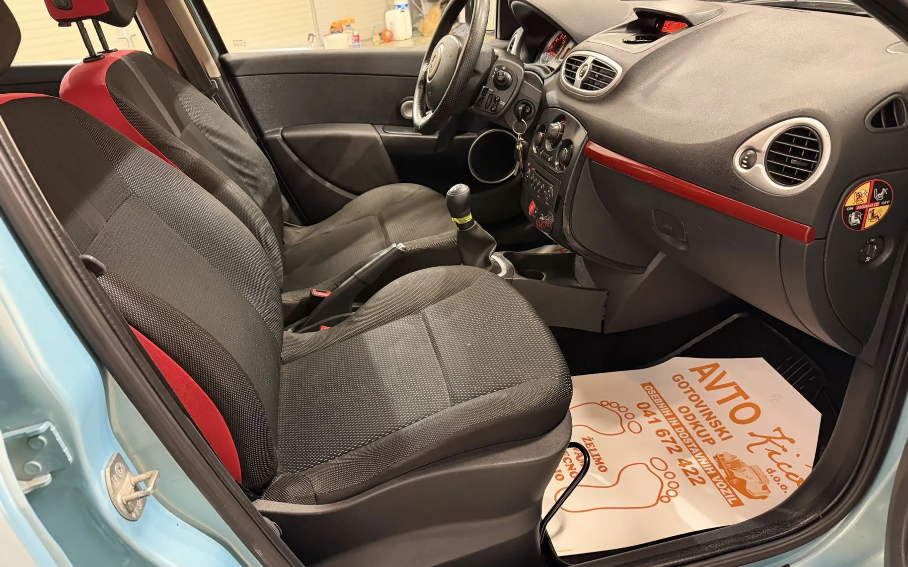 Notranja slika - Renault Clio - 1.2 Rip Curl-KLIMA-SERVO-TRAJNIK BREZ POLOGA... - 7