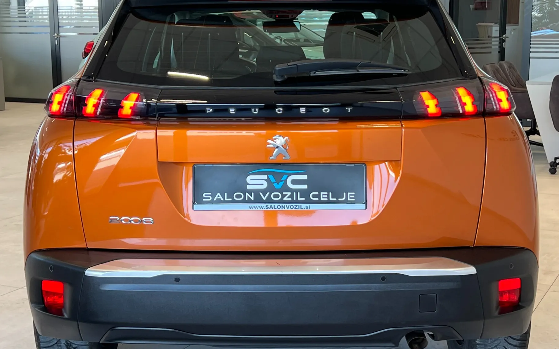 Zunanja slika - Peugeot 2008 - 1.2-1.LASTNIK-JAMSTVO-ODLIČEN-OBROK ŽE OD 128€ - 6