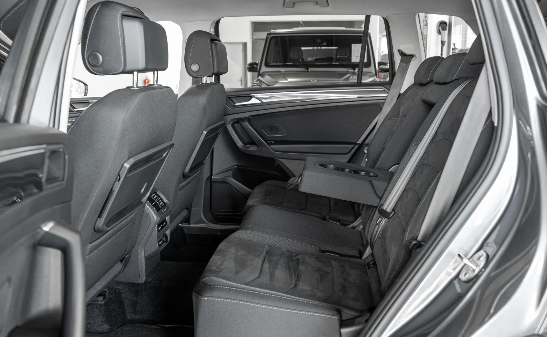 Zunanja slika - VW Tiguan Allspace - 2.0TDI-4x4-R LINE-1.LAST-RADAR-KEYLESS-NAVI-KLJUK - 15