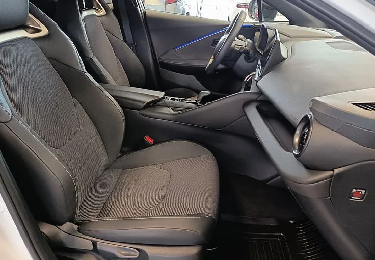 Zunanja slika - Toyota C-HR - 2.0 hibrid  HEV  C-HIC - 6