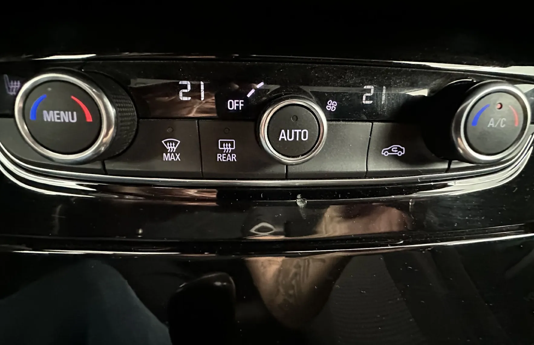 Zunanja slika - Opel Grandland X - 1.2 TURBO.96KW KAMERA.LED.KLJUKA+4ALU.SAMO 87000KM - 11