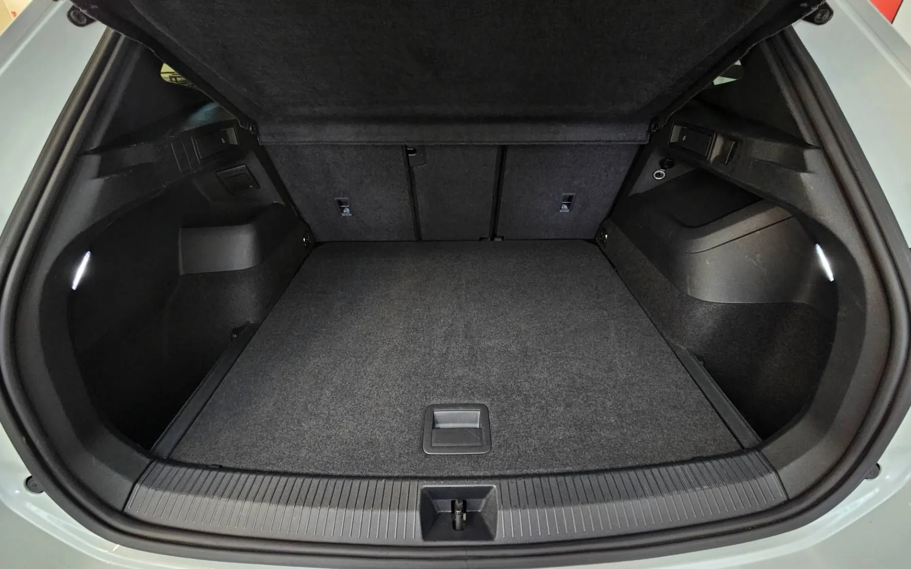 Notranja slika - Volkswagen Tiguan - 1.5 eTSI BMT 4Joy DSG - 10