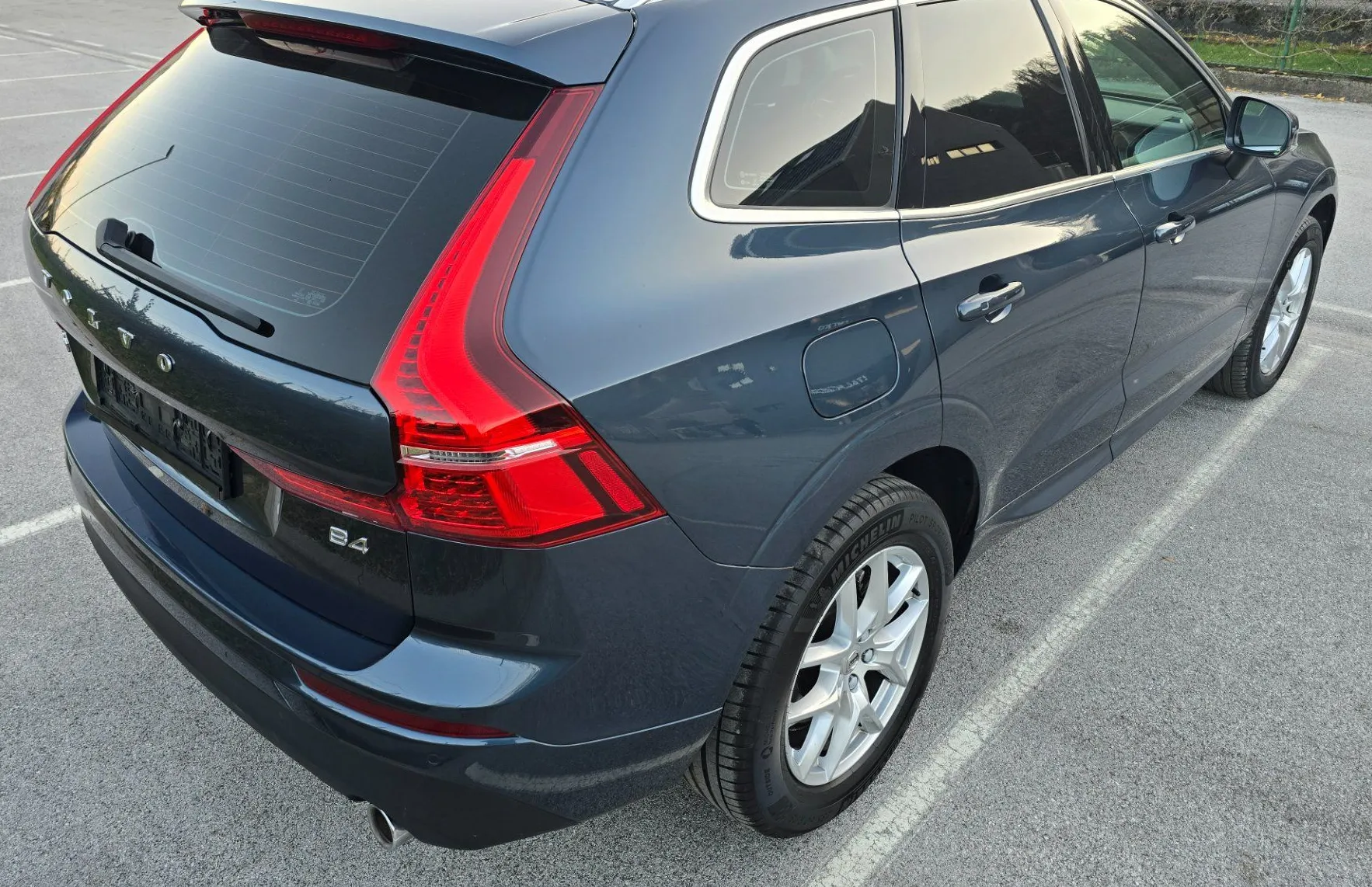 Zunanja slika - Volvo XC60 - B4P Momentum Aut - 5