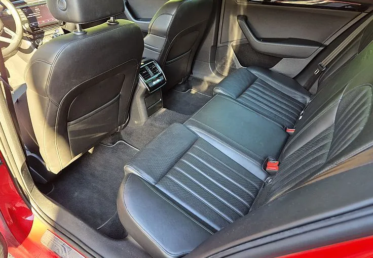 Zunanja slika - Škoda Superb - 2.0 TDI L K DSG 140 kW PANORAMA-USNJE-ACC - 9