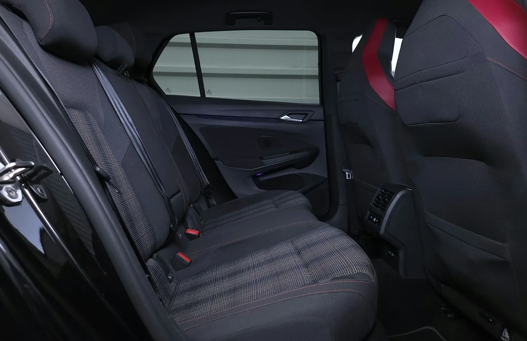 Zunanja slika - Volkswagen Golf - 2.0 GTI -  HEAD UP -  HK - DSG - GRET SED - NAVI - 12
