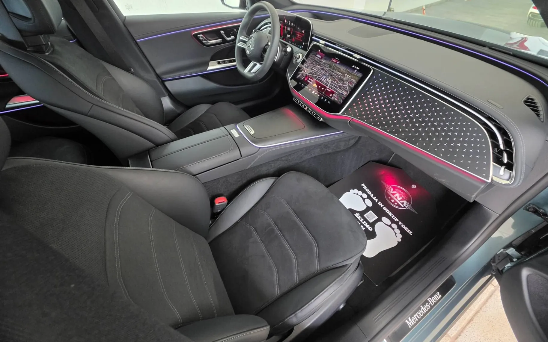 Notranja slika - Mercedes-Benz E-Razred - E 220 d AMG Line |VIRTUAL|WEBASTO|KLJUKA|RADAR|A19 - 9