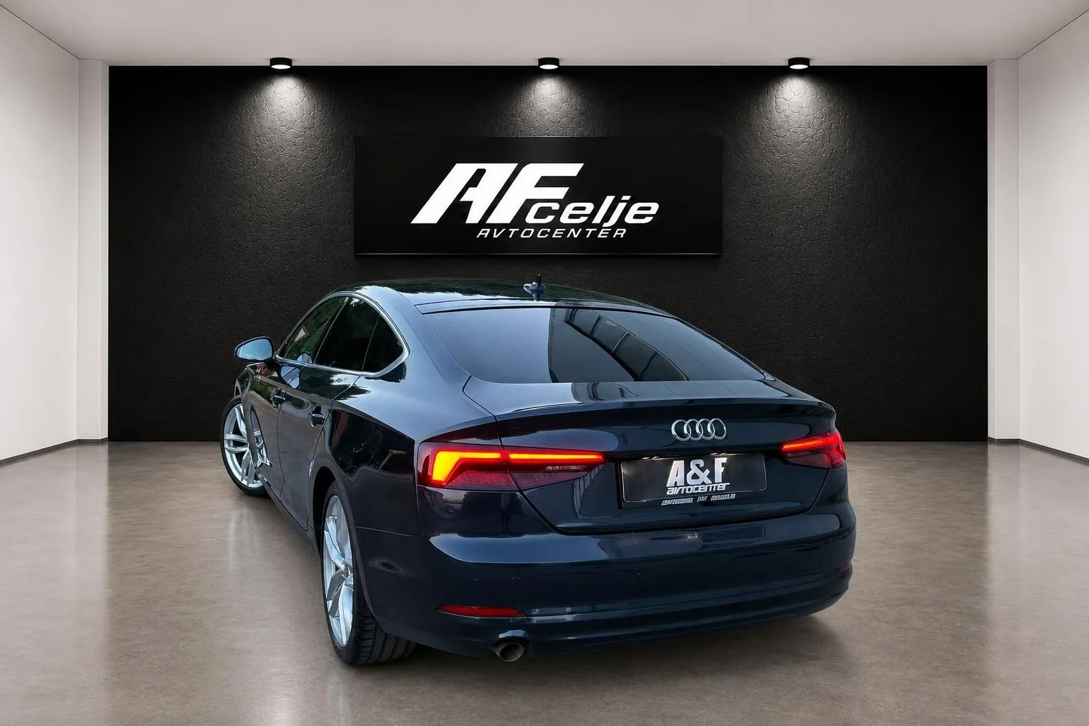 Notranja slika - Audi A5 Sportback - 2.0 TDI-AUT-S LINE-LIZING ZA TUJCE-XENON LED - 7