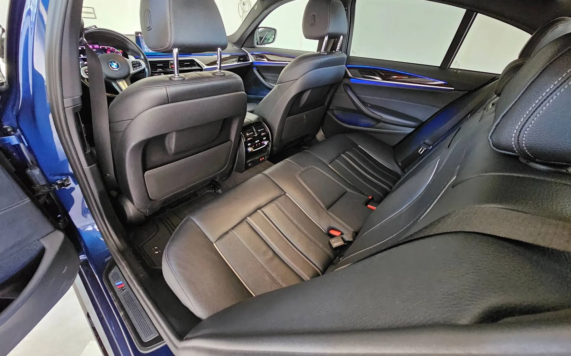 Notranja slika - BMW serija 5: - 530d xDrive M-OPTIC |AERO|VIRTUAL|KAMERA|RADAR|A20 - 10