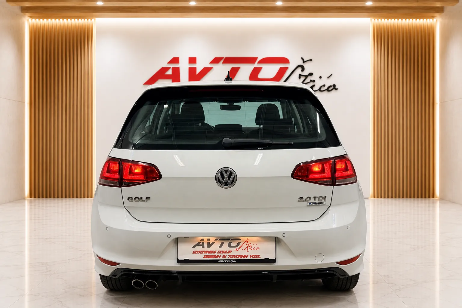 Notranja slika - VW Golf - 2.0 TDI-R-LINE-1.LASTNIK-BI-XENON-LED-TEMP-SLO-PDC - 8