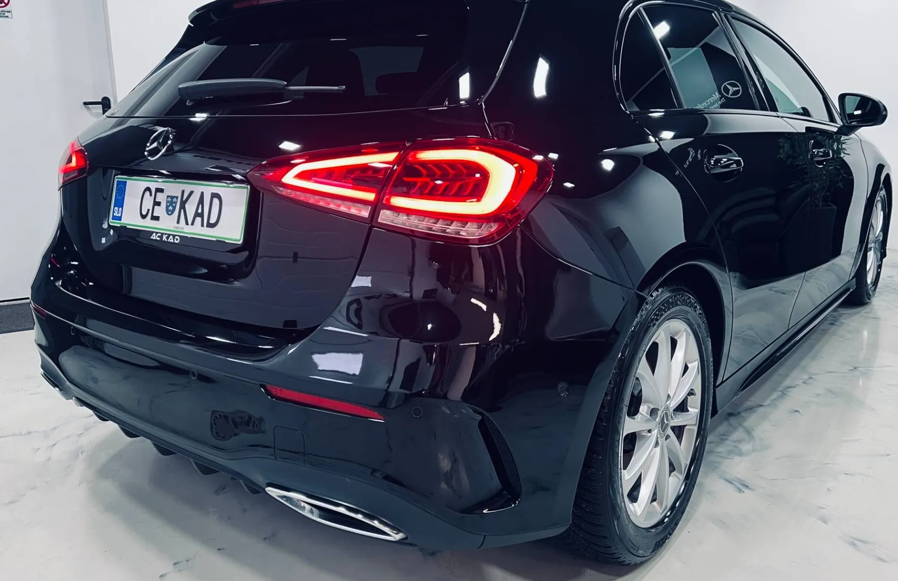 Zunanja slika - Mercedes-Benz A-Razred - A 180 AMG NAVI-GRETJE-LED-PDC-ACC... - 3