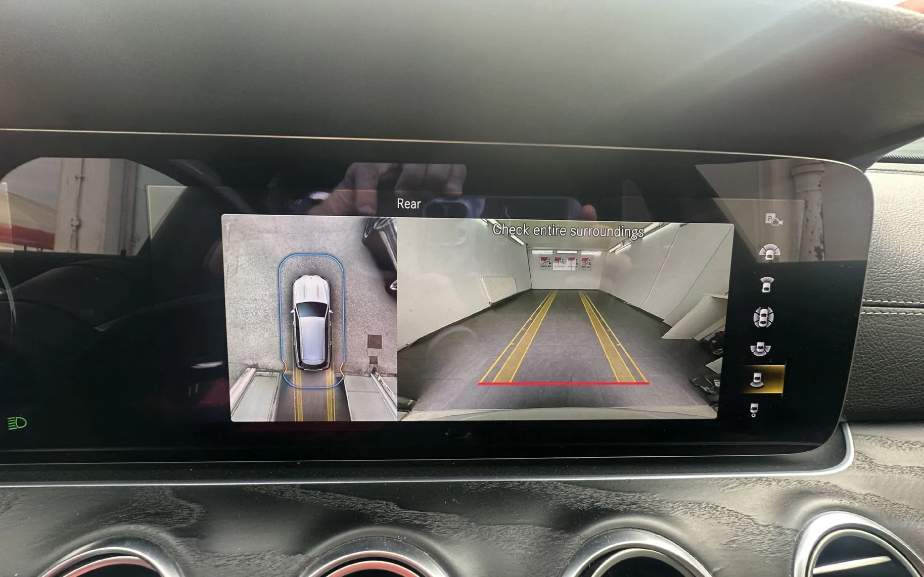 Notranja slika - Mercedes-Benz E-Razred - E 220 d T AMG Line Avt.USNJE.KAMERA.LED.NAVI.KLJUK - 14