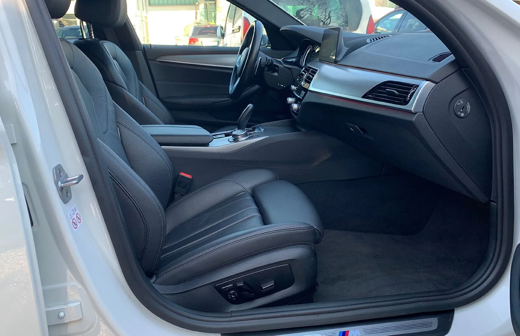Zunanja slika - BMW Serija 5 - Touring: 520d xDrive  Avt.NEPOZABNO DOŽIVETJE - 12