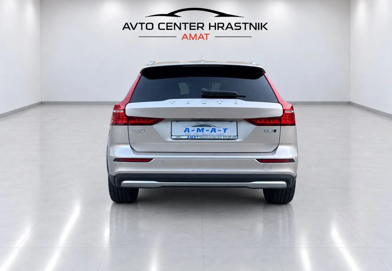 Zunanja slika - Volvo V60 Cross Country - B4D AWD od 1 lastnika 1 letna garancija odličen - 3
