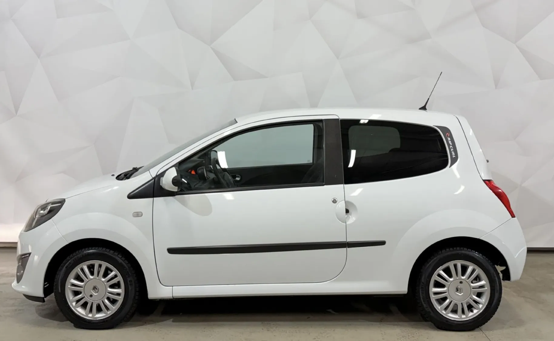 Zunanja slika - Renault Twingo - Rip Curl 1.2-KLIMA-SLOVENSKI-SERV4SNA-KNJ-TRAJNIK - 3