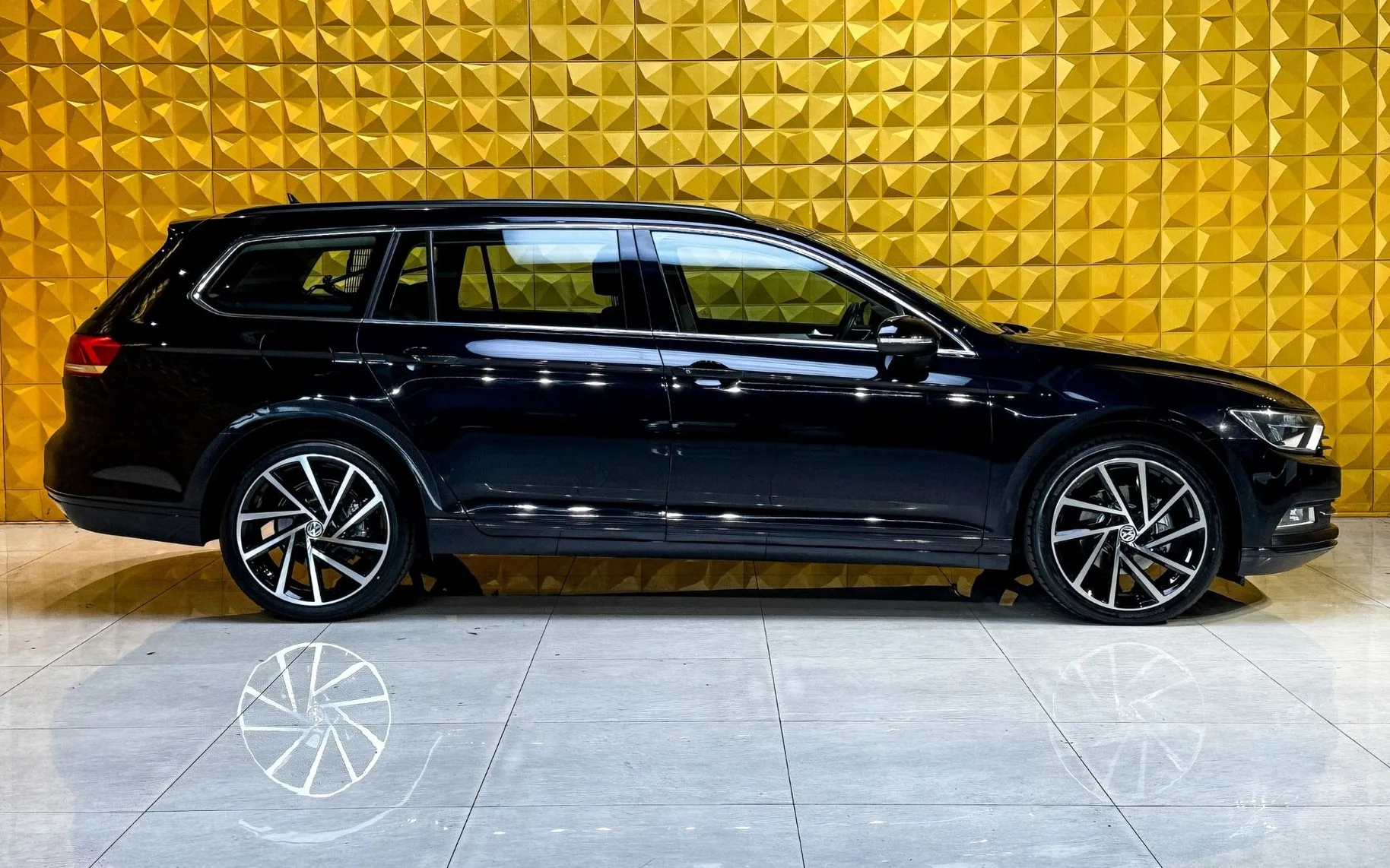 Notranja slika - Volkswagen Passat Variant - 2.0 TDI AUT. NAVI-RADAR TEMP-BREZ POLOGA - 12