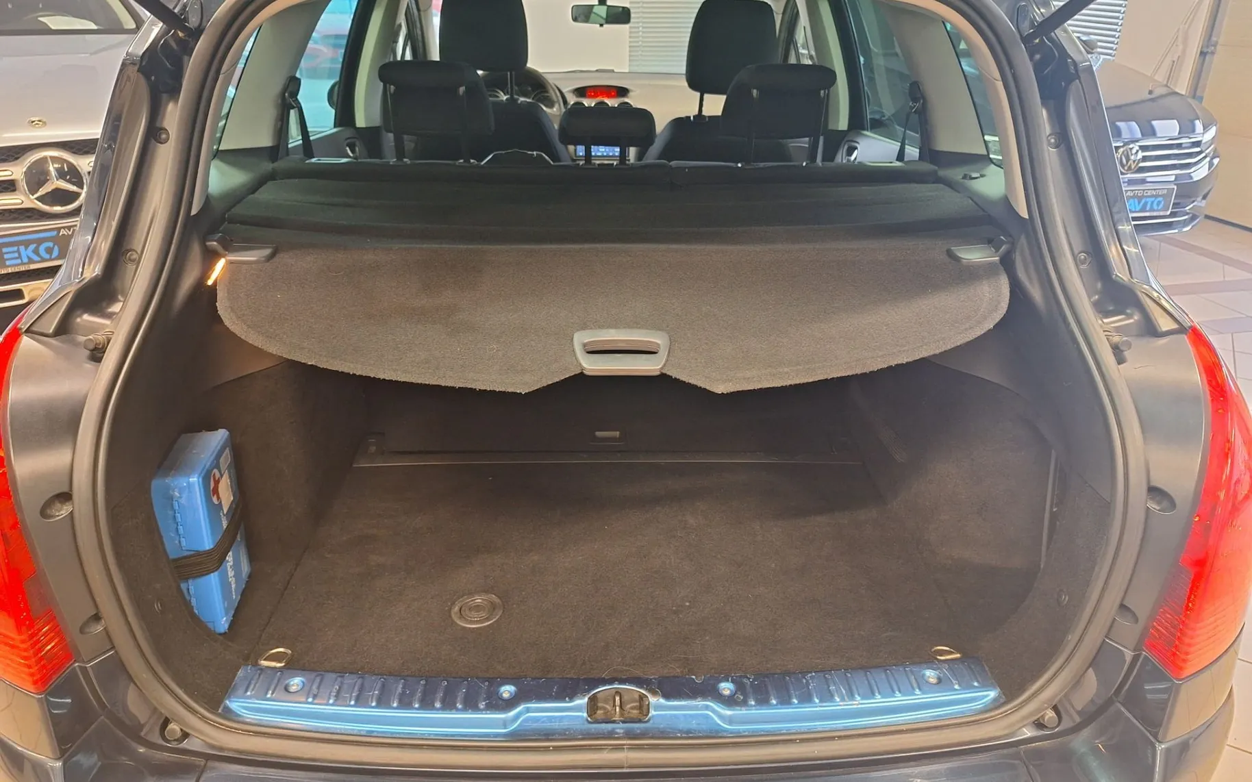 Notranja slika - Peugeot 308 - 1.6 HDI LED-NAVI-TV-AUT. KLIMA-KREDIT BREZ POLOG - 11