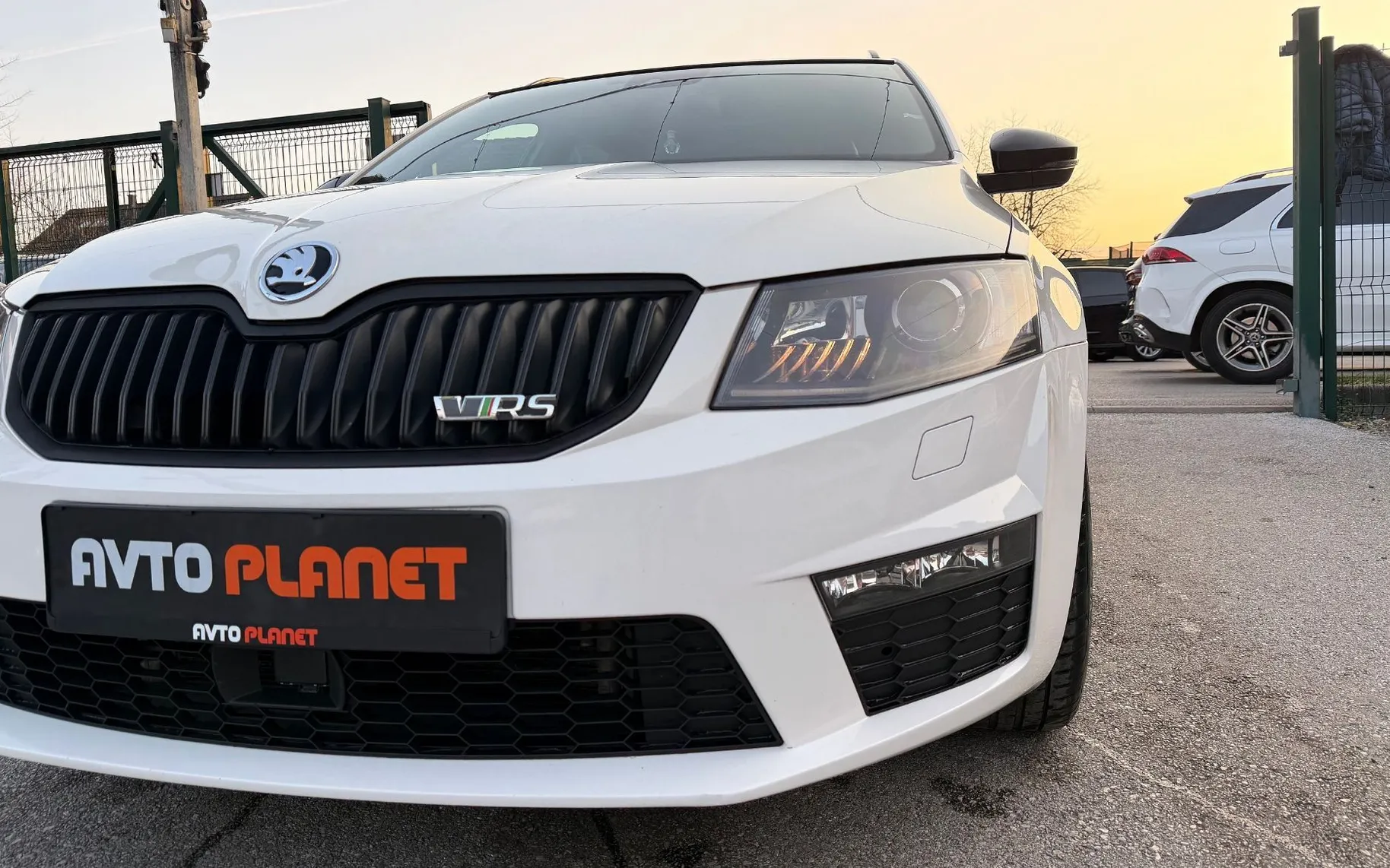 Zunanja slika - Škoda Octavia - 2.0 TDI RS AUT. ACC LED XENON F1 NAVI ALU 19 - 11