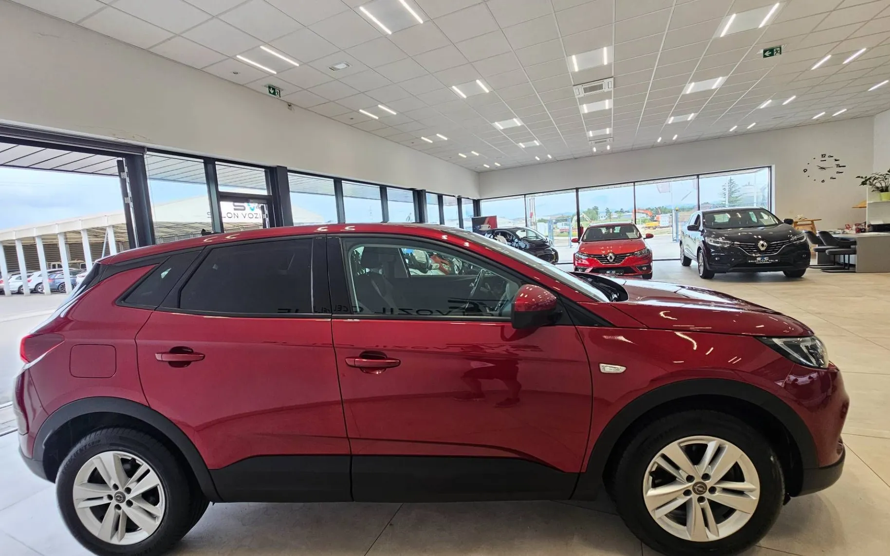 Zunanja slika - Opel Grandland X - 1.2-JAMSTVO-OPRAVLJEN VELIK SERVIS-OBROK ŽE 143€ - 4
