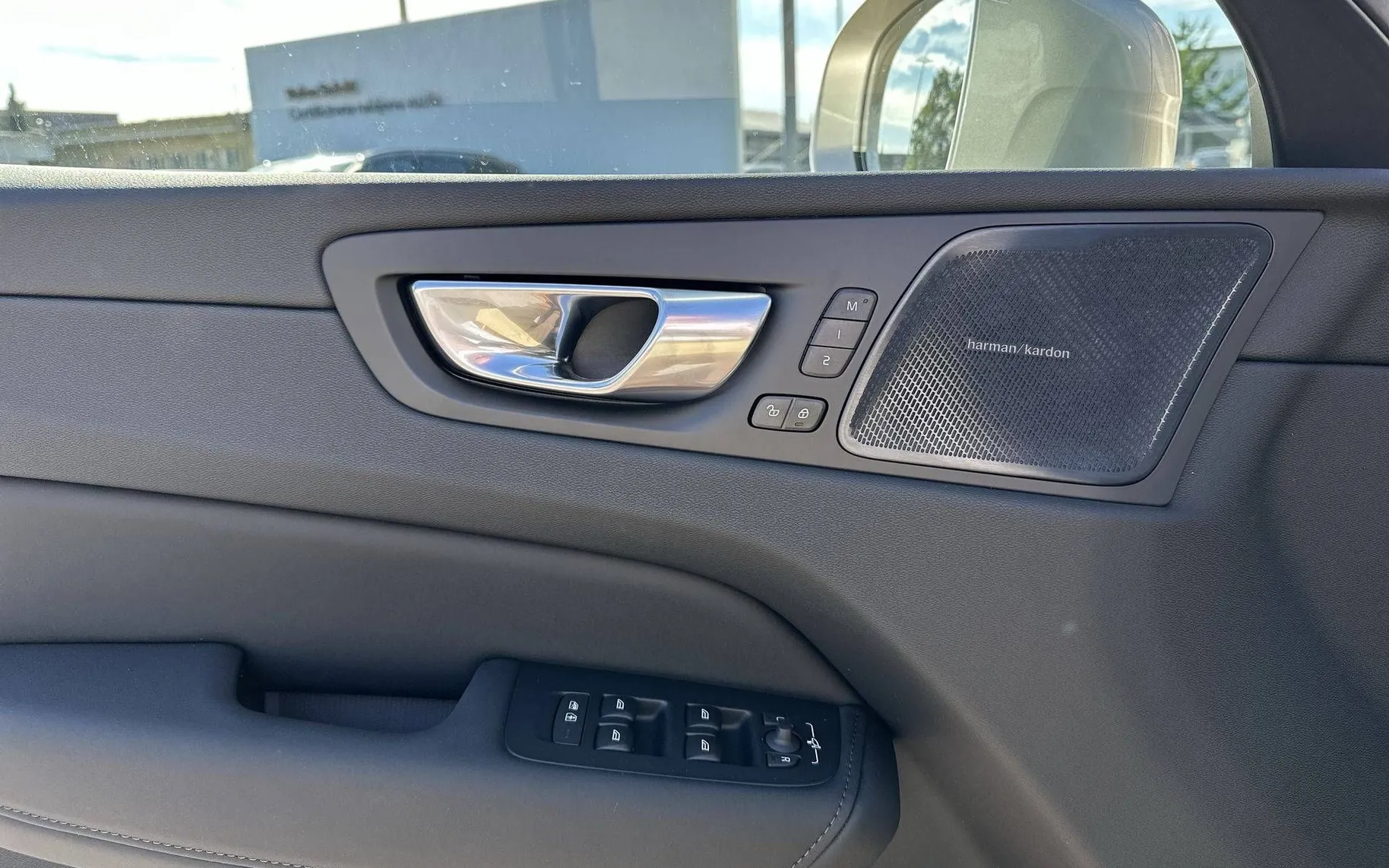 Notranja slika - Volvo XC60 - B5 AWD MILD HYBRID PETROL PLUS BRIGHT - 13